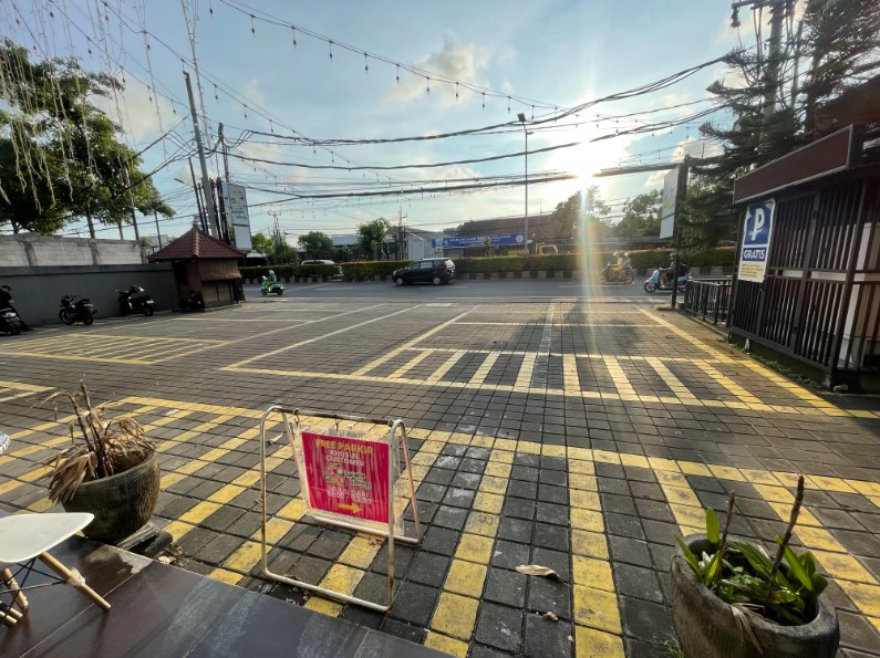 DISEWAKAN GEDUNG KOMERSIAL BEKAS NAFF KARAOKE DI BYPASS NGURAH RAI - JIMBARAN
