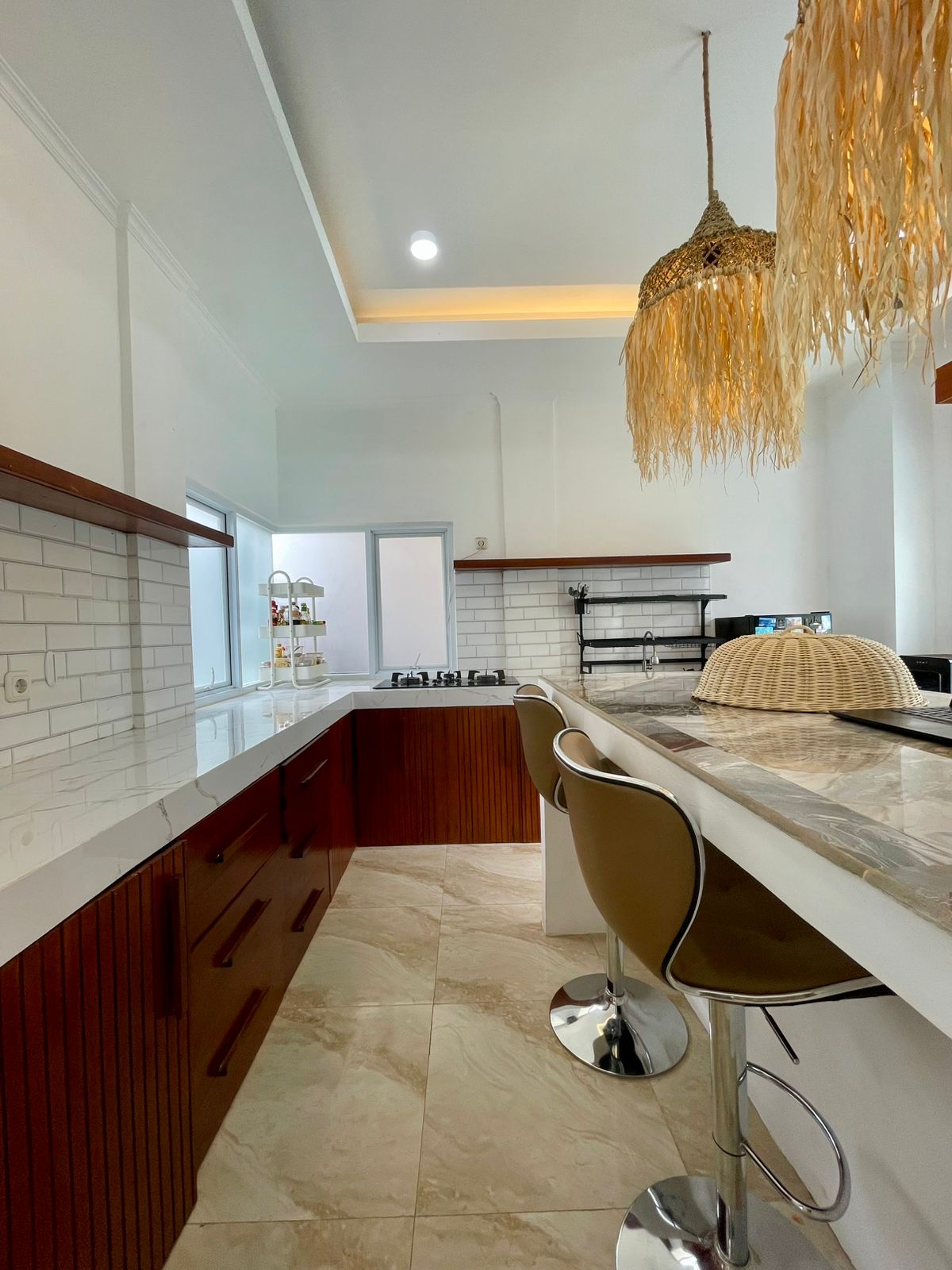 DIJUAL CEPAT! VILLA SIAP HUNI DAN BEROPERASI DENGAN PEMANDANGAN GWK DI UNGASAN