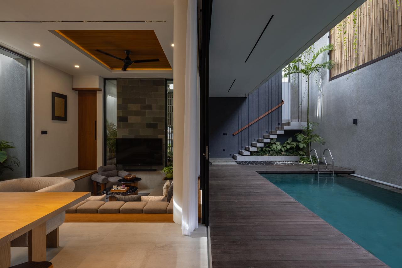 VILLA MEWAH DENGAN KONSEP MODERN TROPICAL LIVING DI PERERANAN